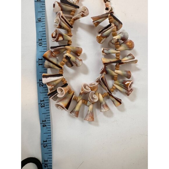 Vintage Shell Necklace With Swirl & Cone Shapes Beige & Brown Tones Barrel Clasp - Picture 6 of 16